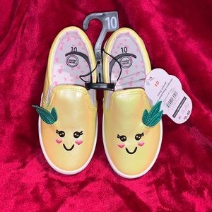 Cute lemon easy-off shoes. Little girls shoes 🍋⚡️